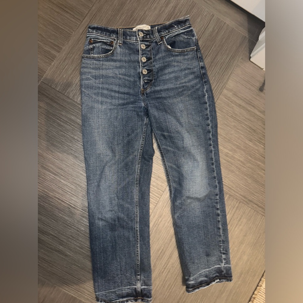 A&F ANKLE STRAIGHT ULTRA HIGH RISE